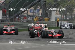 17.06.2007 Indianapolis, USA,  Lewis Hamilton (GBR), McLaren Mercedes, MP4-22, Fernando Alonso (ESP), McLaren Mercedes, MP4-22 - Formula 1 World Championship, Rd 7, United States Grand Prix, Sunday Race
