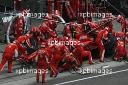 17.06.2007 Indianapolis, USA,  Kimi Raikkonen (FIN), Räikkönen, Scuderia Ferrari, F2007 pit stop - Formula 1 World Championship, Rd 7, United States Grand Prix, Sunday Race