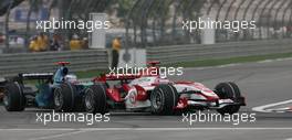 17.06.2007 Indianapolis, USA,  Takuma Sato (JPN), Super Aguri F1, SA07 and Jenson Button (GBR), Honda Racing F1 Team, RA107 - Formula 1 World Championship, Rd 7, United States Grand Prix, Sunday Race