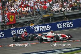 17.06.2007 Indianapolis, USA,  Jarno Trulli (ITA), Toyota Racing, TF107 leads Scott Speed (USA), Scuderia Toro Rosso, STR02 - Formula 1 World Championship, Rd 7, United States Grand Prix, Sunday Race