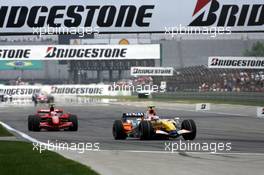 17.06.2007 Indianapolis, USA,  Giancarlo Fisichella (ITA), Renault F1 Team, R27 and Kimi Raikkonen (FIN), Räikkönen, Scuderia Ferrari, F2007 - Formula 1 World Championship, Rd 7, United States Grand Prix, Sunday Race
