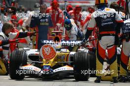 16.06.2007 Indianapolis, USA,  Giancarlo Fisichella (ITA), Renault F1 Team pit stop - Formula 1 World Championship, Rd 7, United States Grand Prix, Saturday Qualifying