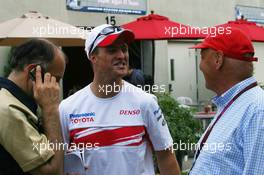 16.06.2007 Indianapolis, USA,  Ralf Schumacher (GER), Toyota Racing with Nikki Lauda (AUT) - Formula 1 World Championship, Rd 7, United States Grand Prix, Saturday