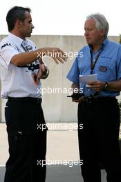 16.06.2007 Indianapolis, USA,  Beat Zehnder (CHE), BMW Sauber F1 Team, Team Manager and Charlie Whiting (GBR), FIA safety delegate, Race director & offical starter - Formula 1 World Championship, Rd 7, United States Grand Prix, Saturday