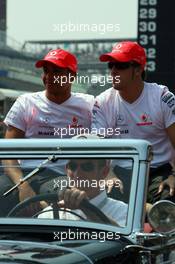 17.06.2007 Indianapolis, USA,  Driver parade, Lewis Hamilton (GBR), McLaren Mercedes and Fernando Alonso (ESP), McLaren Mercedes - Formula 1 World Championship, Rd 7, United States Grand Prix, Sunday