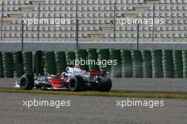17.01.2007 Valencia, Spain,  Fernando Alonso (ESP), McLaren Mercedes in the new MP4-22 on track with engine problem - Formula 1 Testing