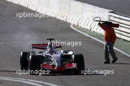 17.01.2007 Valencia, Spain,  Rolling in the pillane with the engine off, Fernando Alonso (ESP), McLaren Mercedes in the new MP4-22 - Formula 1 Testing