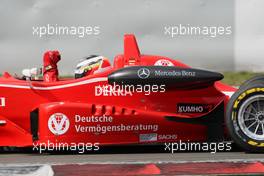 01.09.2007 Nürburg, Germany,  Racewinner Nico Hülkenberg (GER), ASM Formula 3, Dallara F305 Mercedes lifts his hands into the air in the outlap. - F3 Euro Series 2007 at Nürburgring