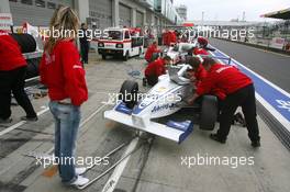 31.08.2007 Nürburg, Germany,  Team working on the car of Nikolay Varbitcaliev (BUL), ASL-Mücke Motorsport - Formula BMW Germany Championship 2007, Round 13 & 14, Nürburgring, Qualifying - For further information and more images please register at www.formulabmw-images.com - This image is free for editorial use only. Please use for Copyright/Credit: c BMW AG