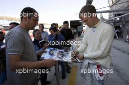 01-03.06.2007, Le Mans, France,  Mattias Ekstrom, Audi Sport, on standby to replace T. Kristensen (DEN), Audi Sport North America, Audi R10, signs autographs - Le Mans 24Hr 2007, Pre-Qualifying