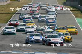 06.05.2007 Oschersleben, Germany,  Start Porsche Carrera Cup - Poleman Jörg Hardt (GER), Farnbacher Racing, Porsche 911 GT3 Cup in front of Richard Westbrook (GBR), ARAXA Racing PZ Reutlingen, Porsche 911 GT3 Cup and Uwe Alzen (GER), HP Team Herberth, Porsche 911 GT3 Cup - Porsche Carrera Cup 2007 at Motorsport Arena Oschersleben