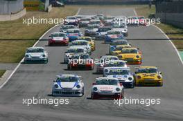 06.05.2007 Oschersleben, Germany,  Start Porsche Carrera Cup - Poleman Jörg Hardt (GER), Farnbacher Racing, Porsche 911 GT3 Cup in front of Richard Westbrook (GBR), ARAXA Racing PZ Reutlingen, Porsche 911 GT3 Cup and Uwe Alzen (GER), HP Team Herberth, Porsche 911 GT3 Cup - Porsche Carrera Cup 2007 at Motorsport Arena Oschersleben