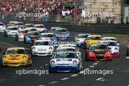 24.06.2007 Nürnberg, Germany,  Start of the race, with Uwe Alzen (GER), HP Team Herberth, Porsche 911 GT3 Cup, leading - Porsche Carrera Cup 2007 at Norisring