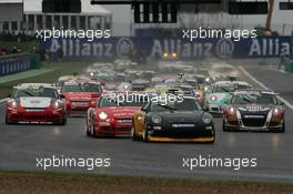 01.07.2007 Magny-Cours, France Start, Uwe Alzen (GER), SPS Performance and Damien Faulkner (IRL), Lechner Racing Team Bahrain - Porsche Super Cup, France