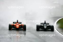 05.10.2008 Zandvoort, The Netherlands,  Jeroen Bleekemolen (NED), driver of A1 Team Netherlands  and Earl Bamber (NZL), driver of A1 Team New Zealand, side-by-side for the lead of the race - A1GP World Cup of Motorsport 2008/09, Round 1, Zandvoort, Sunday Race 1 - Copyright A1GP - Free for editorial usage