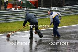 05.10.2008 Zandvoort, The Netherlands,  Marshalls trying to clear a river of water off the track - A1GP World Cup of Motorsport 2008/09, Round 1, Zandvoort, Sunday Race 2 - Copyright A1GP - Free for editorial usage