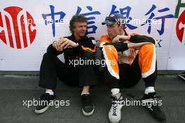 09.11.2008 Chengdu, China,  Jan Lammers (NED), Seat Holder A1 Team Netherlands, Robert Doornbos (NED), driver of A1 Team Netherlands - A1GP World Cup of Motorsport 2008/09, Round 2, Chengdu, Sunday Race 2 - Copyright A1GP - Free for editorial usage