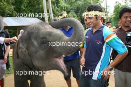 20.11.2008 Kuala Lumpur, Malaysia,  Armaan Ebrahim (IND), driver of A1 Team India  at the Gandah Elephant Orphanage - A1GP World Cup of Motorsport 2008/09, Round 3, Sepang, Thursday - Copyright A1GP - Free for editorial usage