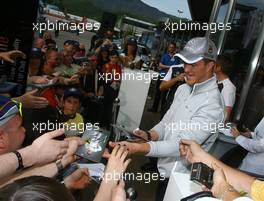 03.05.2008 Scarperia, Italy,  Ralf Schumacher (GER), Muecke Motorsport AMG Mercedes, AMG Mercedes C-Klasse  signing autographs - DTM 2008 at Mugello