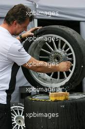 03.05.2008 Scarperia, Italy,  mechanic cleans wheels - DTM 2008 at Mugello