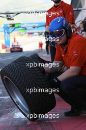 03.05.2008 Scarperia, Italy,  audi mechanic wait for pitstop - DTM 2008 at Mugello