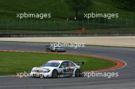 04.05.2008 Scarperia, Italy,  Jamie Green (GBR), Team HWA AMG Mercedes, AMG Mercedes C-Klasse leads Paul di Resta (GBR), Team HWA AMG Mercedes, AMG Mercedes C-Klasse - DTM 2008 at Mugello