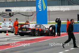 18.05.2008 Klettwitz, Germany,  Christijan Albers (NED), TME, Audi A4 DTM, forced to stop at the pitlane exit with a loose left front wheel - DTM 2008 at Lausitzring
