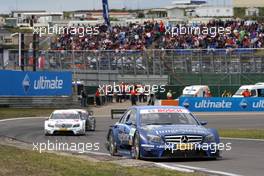 13.07.2008 Zandvoort, The Netherlands,  Maro Engel (GER), Mücke Motorsport AMG Mercedes, AMG Mercedes C-Klasse leading Susie Stoddart (GBR), Persson Motorsport AMG Mercedes, AMG Mercedes C-Klasse - DTM 2008 at Circuit Park Zandvoort