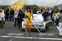 13.07.2008 Zandvoort, The Netherlands,  Car of Bruno Spengler (CDN), Team HWA AMG Mercedes, AMG Mercedes C-Klasse, being pushed onto the grid - DTM 2008 at Circuit Park Zandvoort
