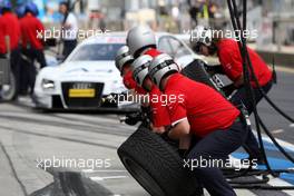 26.07.2008 Nürburg, Germany,  Audi pitcrew awaiting Tom Kristensen (DNK), Audi Sport Team Abt, Audi A4 DTM for a practice pitstop. - DTM 2008 at Nürburgring