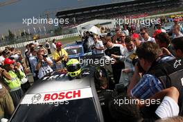 27.07.2008 Nürburg, Germany,  Hustle and bustle around the car of Ralf Schumacher (GER), Mücke Motorsport AMG Mercedes, AMG Mercedes C-Klasse (right) at the starting grid. - DTM 2008 at Nürburgring