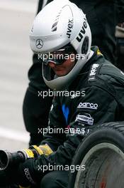 24.10.2008 Hockenheim, Germany,  Mercedes mechanic during a pitstop - DTM 2008 at Hockenheimring, Germany