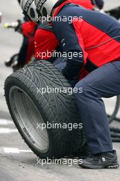 24.10.2008 Hockenheim, Germany,  Teams use rain tyres during the first 10 minutes of practice to practice pitstops - DTM 2008 at Hockenheimring, Germany