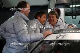 25.10.2008 Hockenheim, Germany,  (left) Bernd Schneider (GER), Team HWA AMG Mercedes, AMG Mercedes C-Klasse and (right) Norbert Haug (GER), Sporting Director Mercedes-Benz admiring the special commemerative carroof of his car for the occassion of his very last DTM weekend. - DTM 2008 at Hockenheimring, Germany