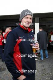 26.10.2008 Hockenheim, Germany,  Audi technician with a beer in the pitlane. - DTM 2008 at Hockenheimring, Germany