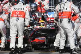 16.03.2008 Melbourne, Australia,  PIT STOP - Lewis Hamilton (GBR), McLaren Mercedes - Formula 1 World Championship, Rd 1, Australian Grand Prix, Sunday Race