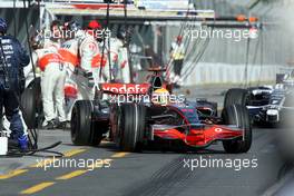 16.03.2008 Melbourne, Australia,  PIT STOP - Lewis Hamilton (GBR), McLaren Mercedes - Formula 1 World Championship, Rd 1, Australian Grand Prix, Sunday Race