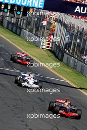 16.03.2008 Melbourne, Australia,  Lewis Hamilton (GBR), McLaren Mercedes, MP4-23, leads Robert Kubica (POL), BMW Sauber F1 Team, F1.08 - Formula 1 World Championship, Rd 1, Australian Grand Prix, Sunday Race