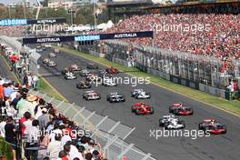 16.03.2008 Melbourne, Australia,  Start, Lewis Hamilton (GBR), McLaren Mercedes, MP4-23 leads Robert Kubica (POL), BMW Sauber F1 Team, F1.08 and Heikki Kovalainen (FIN), McLaren Mercedes, MP4-23 - Formula 1 World Championship, Rd 1, Australian Grand Prix, Sunday Race