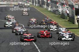 16.03.2008 Melbourne, Australia,  Start, Lewis Hamilton (GBR), McLaren Mercedes, MP4-23 leads Robert Kubica (POL), BMW Sauber F1 Team, F1.08 and Heikki Kovalainen (FIN), McLaren Mercedes, MP4-23 - Formula 1 World Championship, Rd 1, Australian Grand Prix, Sunday Race