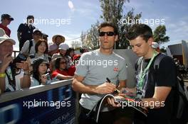13.03.2008 Melbourne, Australia,  Mark Webber (AUS), Red Bull Racing signing autographs to the fans - Formula 1 World Championship, Rd 1, Australian Grand Prix, Thursday