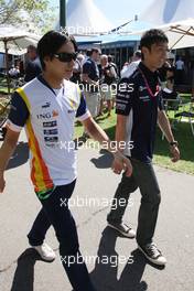 13.03.2008 Melbourne, Australia,  Sakon Yamamoto (JPN), Renault test driver and Kazuki Nakajima (JPN), Williams F1 Team  - Formula 1 World Championship, Rd 1, Australian Grand Prix, Thursday