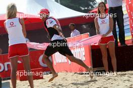 12.03.2008 Melbourne, Australia,  Lewis Hamilton (GBR), McLaren Mercedes - Vodafone Mclaren Mercedes beach kayak race, Formula 1 World Championship, Rd 1, Australian Grand Prix, Wednesday