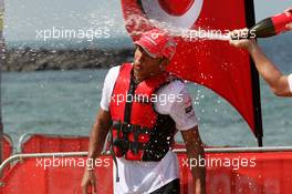 12.03.2008 Melbourne, Australia,  Lewis Hamilton (GBR), McLaren Mercedes - Vodafone Mclaren Mercedes beach kayak race, Formula 1 World Championship, Rd 1, Australian Grand Prix, Wednesday