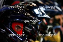 02.02.2008 Barcelona, Spain,  Scuderia Toro Rosso mechanics - Formula 1 Testing, Barcelona