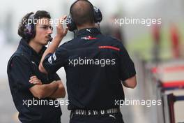 13.06.2007 Barcelona, Spain, Laurent Mekies (FRA), Chief Engineer, Scuderia Toro Rosso (Left) - Formula 1 Testing, Friday
