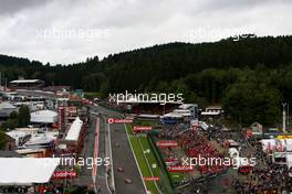 07.09.2008 Francorchamps, Belgium,  Start, Lewis Hamilton (GBR), McLaren Mercedes, MP4-23 leads Kimi Raikkonen (FIN), Räikkönen, Scuderia Ferrari, F2008 - Formula 1 World Championship, Rd 13, Belgian Grand Prix, Sunday Race