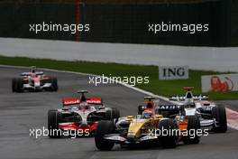 07.09.2008 Francorchamps, Belgium,  Nelson Piquet Jr (BRA), Renault F1 Team, R28 leads Heikki Kovalainen (FIN), McLaren Mercedes, MP4-23 and Nick Heidfeld (GER), BMW Sauber F1 Team, F1.08 - Formula 1 World Championship, Rd 13, Belgian Grand Prix, Sunday Race