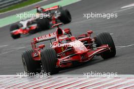 07.09.2008 Francorchamps, Belgium,  Kimi Raikkonen (FIN), Räikkönen, Scuderia Ferrari, F2008 leads Lewis Hamilton (GBR), McLaren Mercedes - Formula 1 World Championship, Rd 13, Belgian Grand Prix, Sunday Race