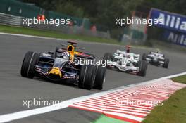 07.09.2008 Francorchamps, Belgium,  David Coulthard (GBR), Red Bull Racing, RB4 leads Jenson Button (GBR), Honda Racing F1 Team, RA108 - Formula 1 World Championship, Rd 13, Belgian Grand Prix, Sunday Race